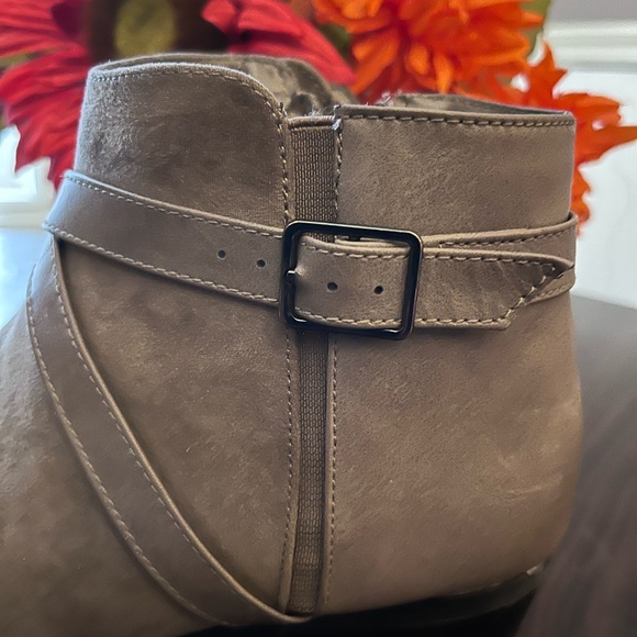 Grey Booties - Picture 3 of 4